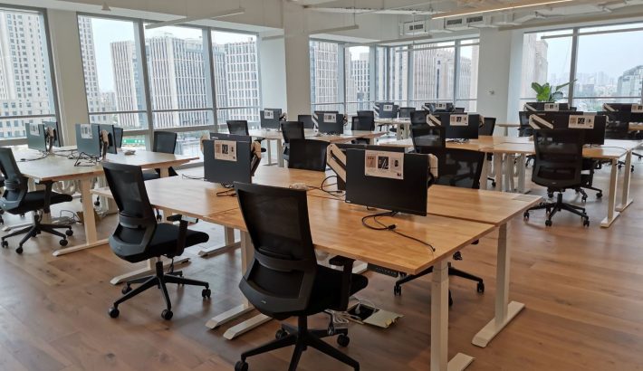 Bench-Height-Adjustable-Desk-Scene Bench-Height-Adjustable-Desk-Scene