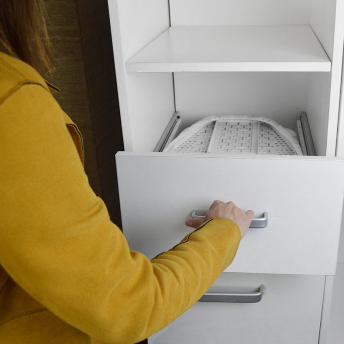 Eingebautes Bügelbrett | Bügelbrett herausziehen | Venace